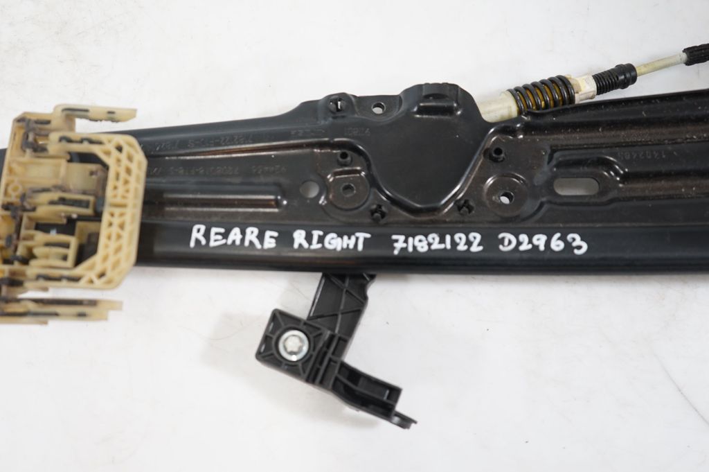 Rear door window regulator with motor (8)