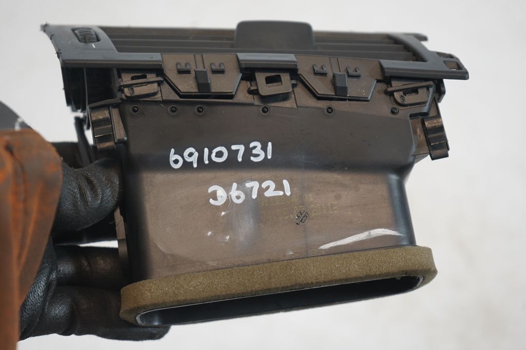 Dashboard side air vent grill/cover trim (8)