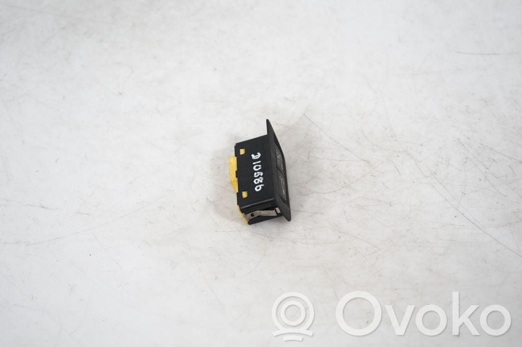 Tailgate opening switch (4)