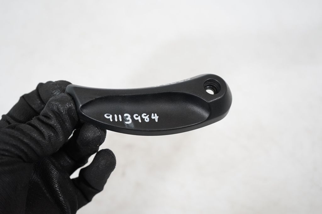 Engine bonnet (hood) release handle (8)