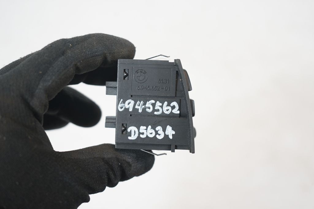 Hazard light switch (8)