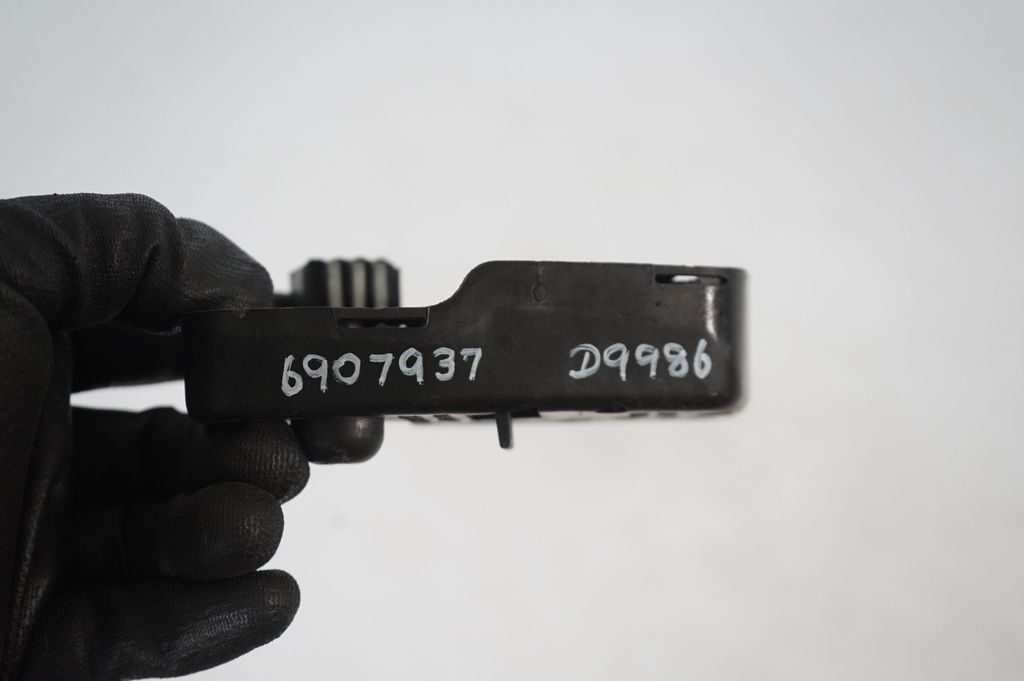 Tailgate rear/tail lights (8)