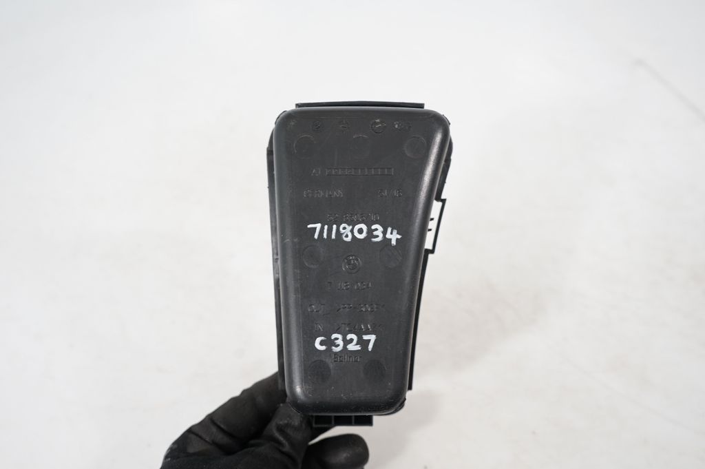 Gear shifter surround trim plastic (8)