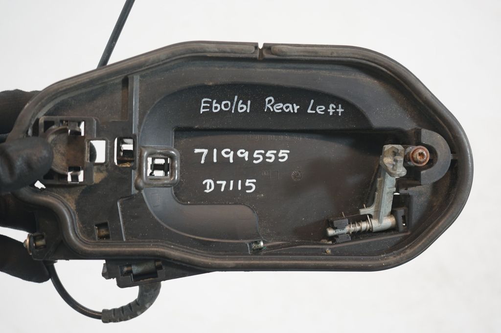 Rear door exterior handle (7)