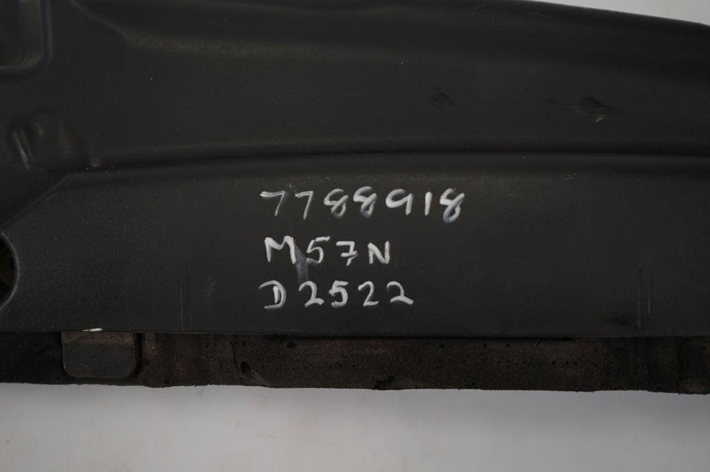 Engine cover (trim) (8)