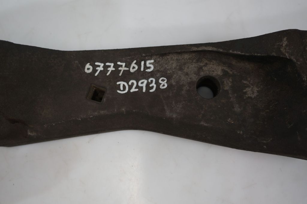 Gearbox mounting bracket (7)