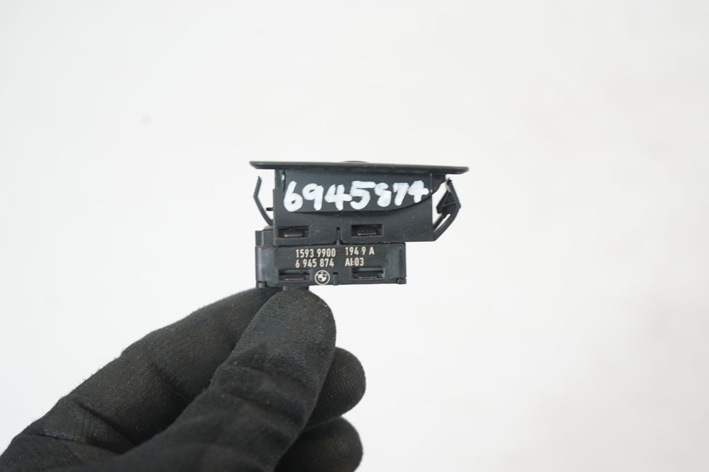 Electric window control switch (8)