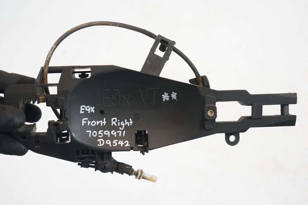 Front door exterior handle/bracket (7)