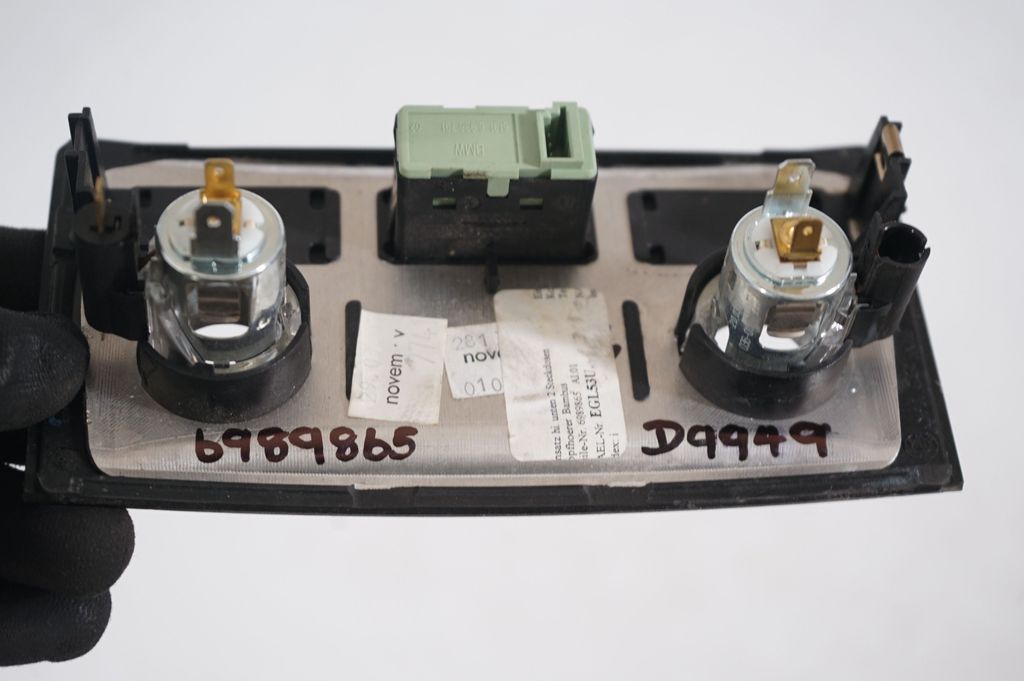 12 V Socket (rear) (8)