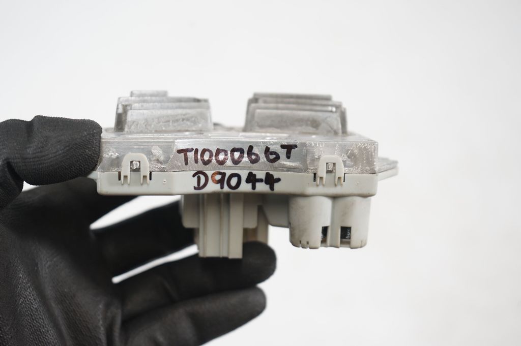 Heater blower motor/fan resistor (8)