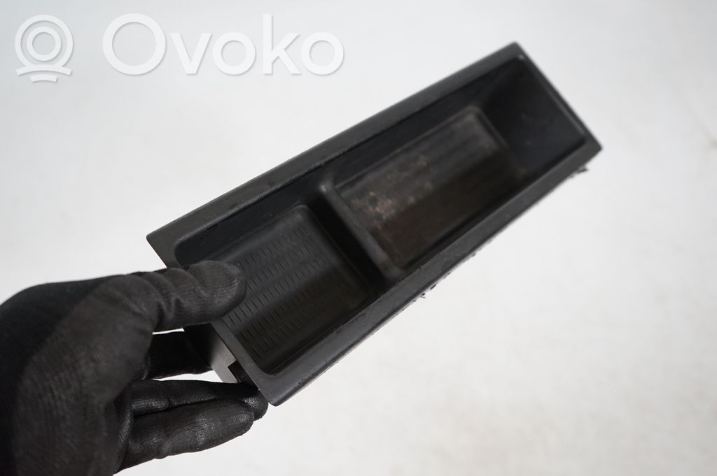 Glove box central console (7)