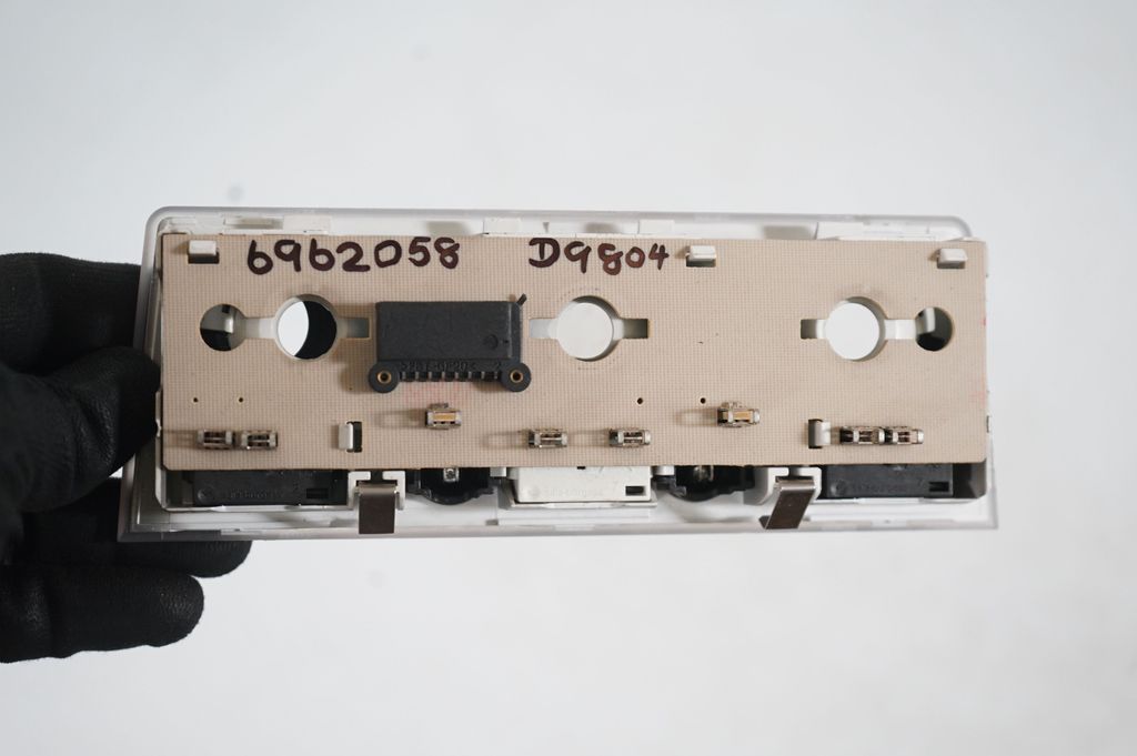 Front seat light (8)