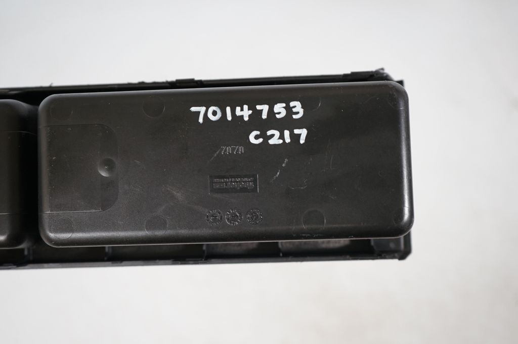 Glove box central console (10)