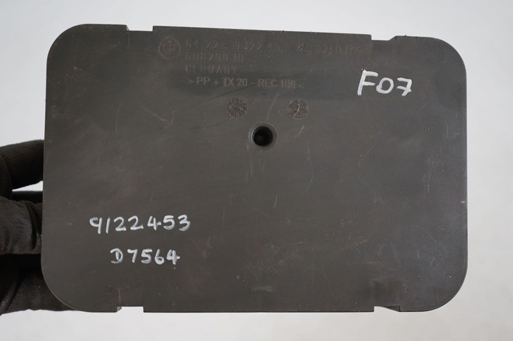 Quarter panel pressure vent (7)