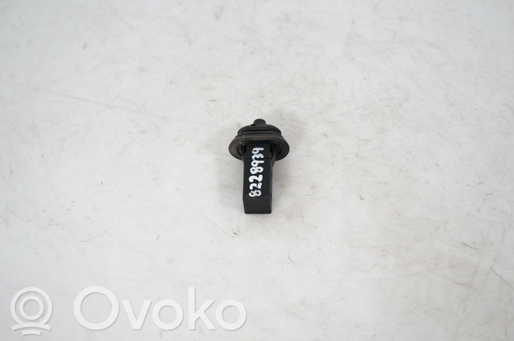 Fuel tank cap lock (4)