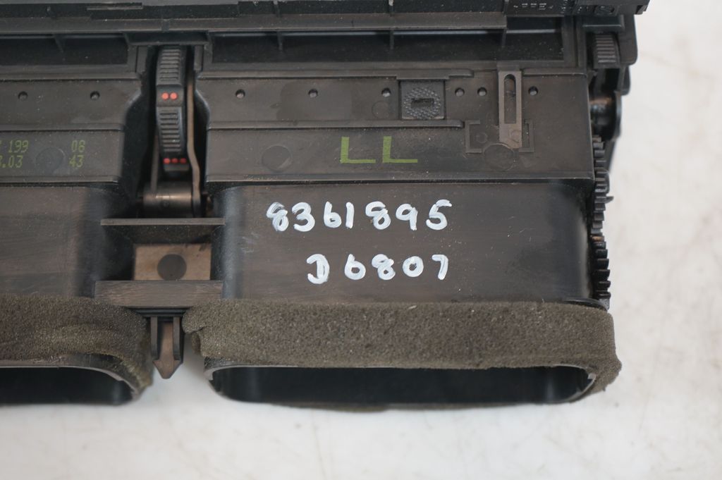 Dash center air vent grill (10)