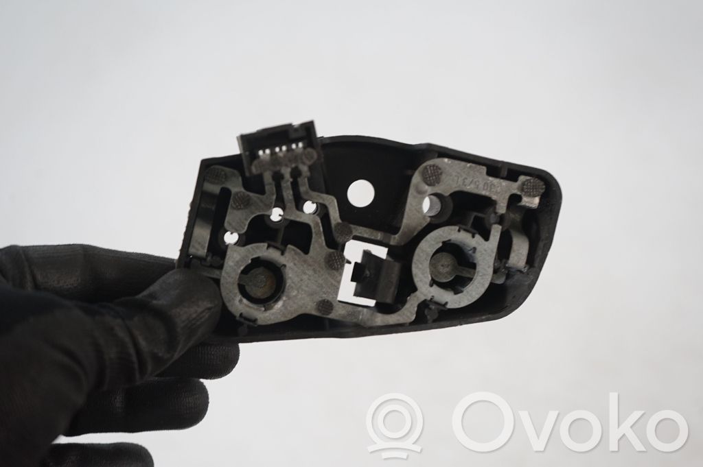 Tailgate rear/tail lights (6)