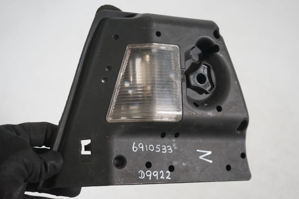 Tail light bulb cover holder (7)