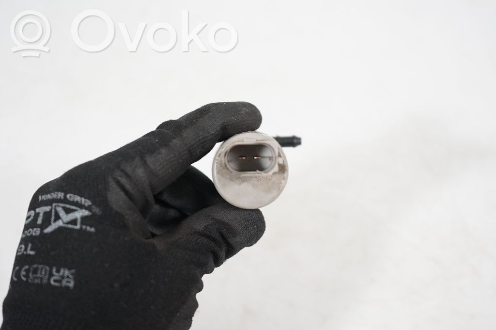 Windscreen/windshield washer pump (6)