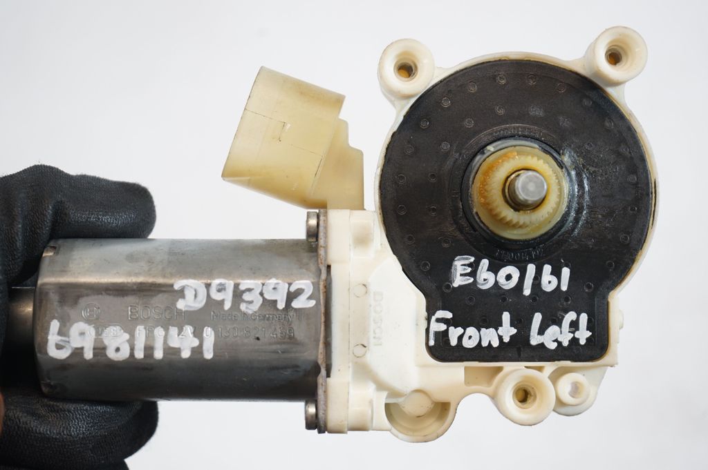 Front door window regulator with motor (8)