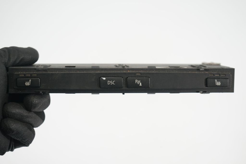 Seat heating switch (8)