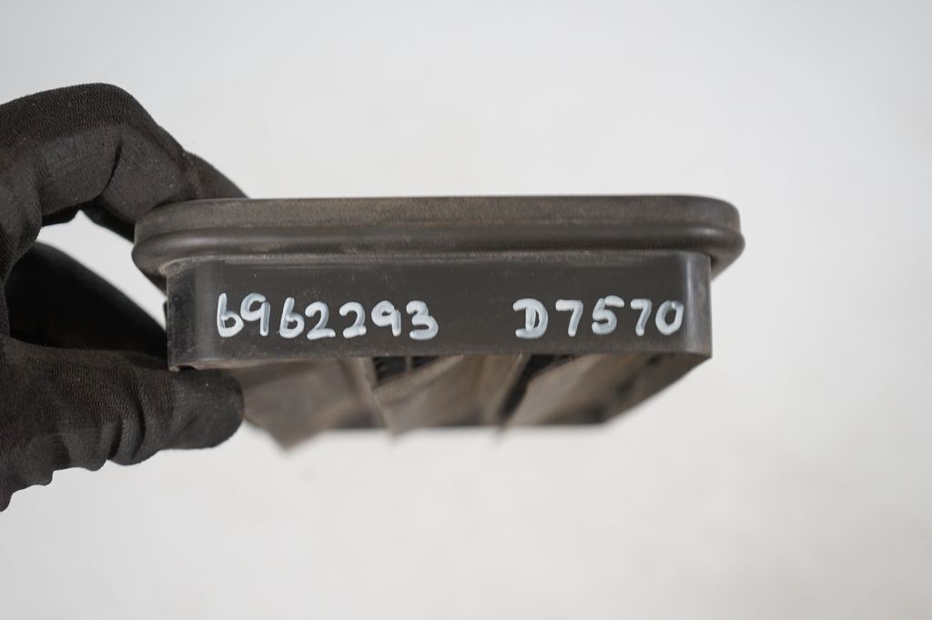 Quarter panel pressure vent (8)