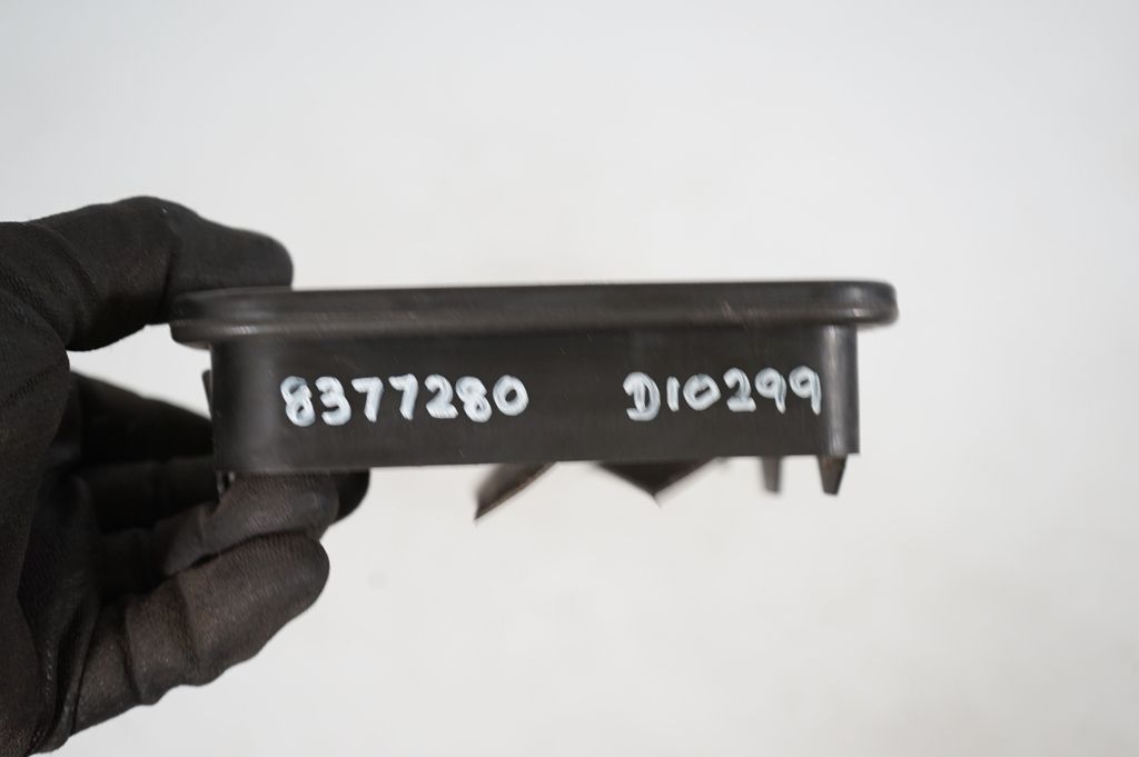 Quarter panel pressure vent (8)