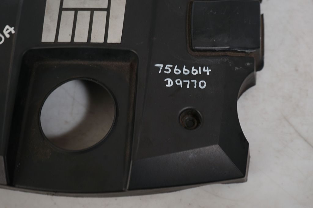 Engine cover (trim) (8)