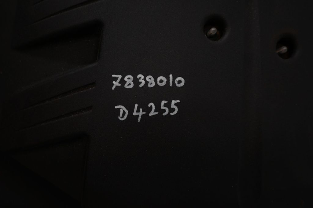 Engine cover (trim) (9)