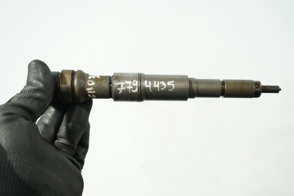 Fuel injector (7)