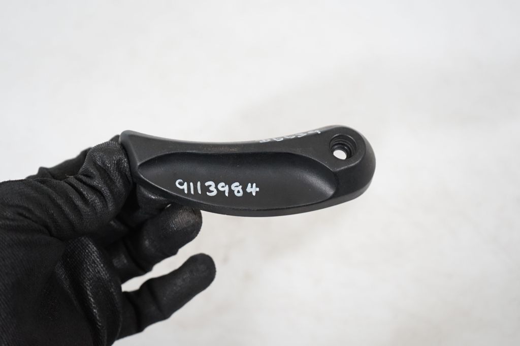 Engine bonnet (hood) release handle (8)