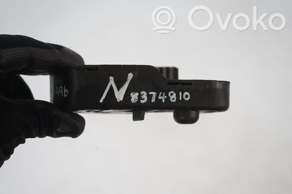 Tail light bulb cover holder (7)