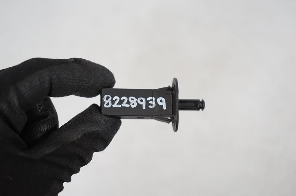 Fuel tank cap lock (7)