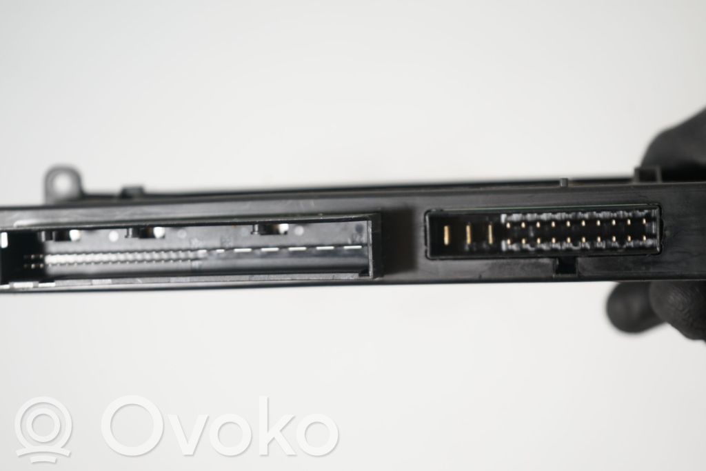 Comfort/convenience module (7)
