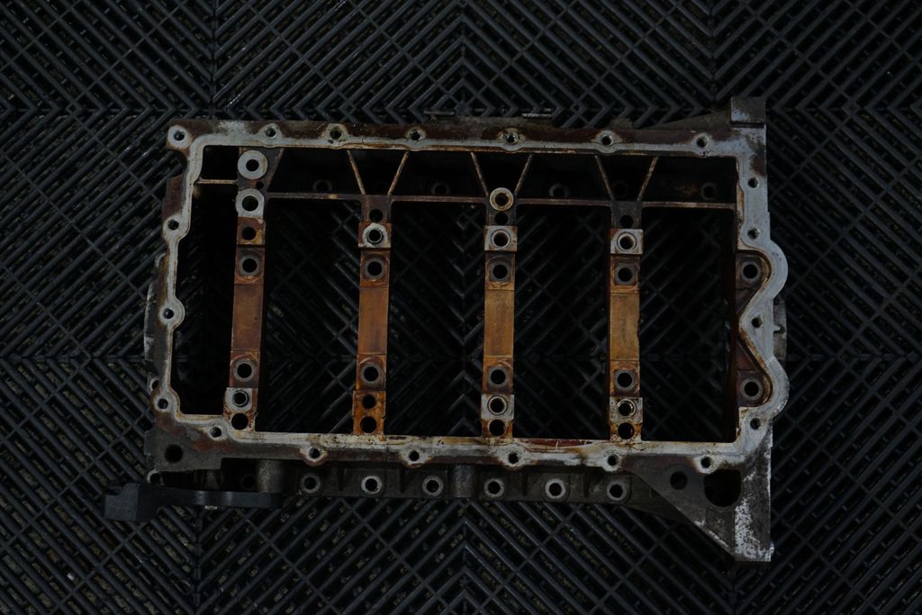 Engine block (10)
