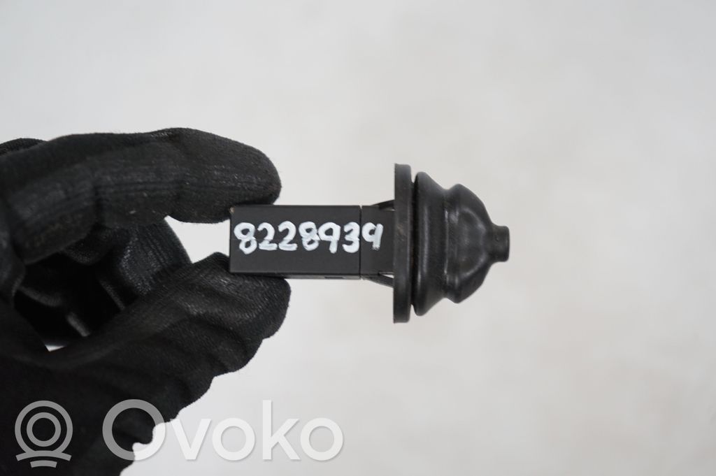 Fuel tank cap lock (6)
