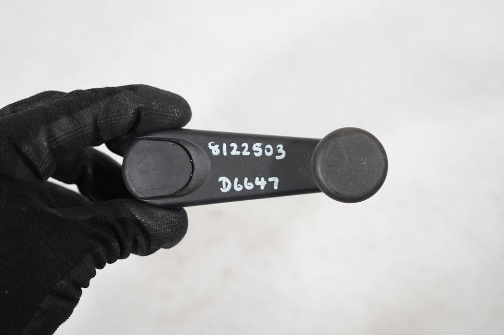 Rear door window winding handle (7)