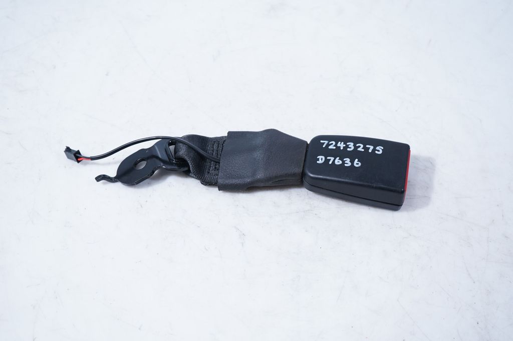 Middle seatbelt buckle (rear) (5)