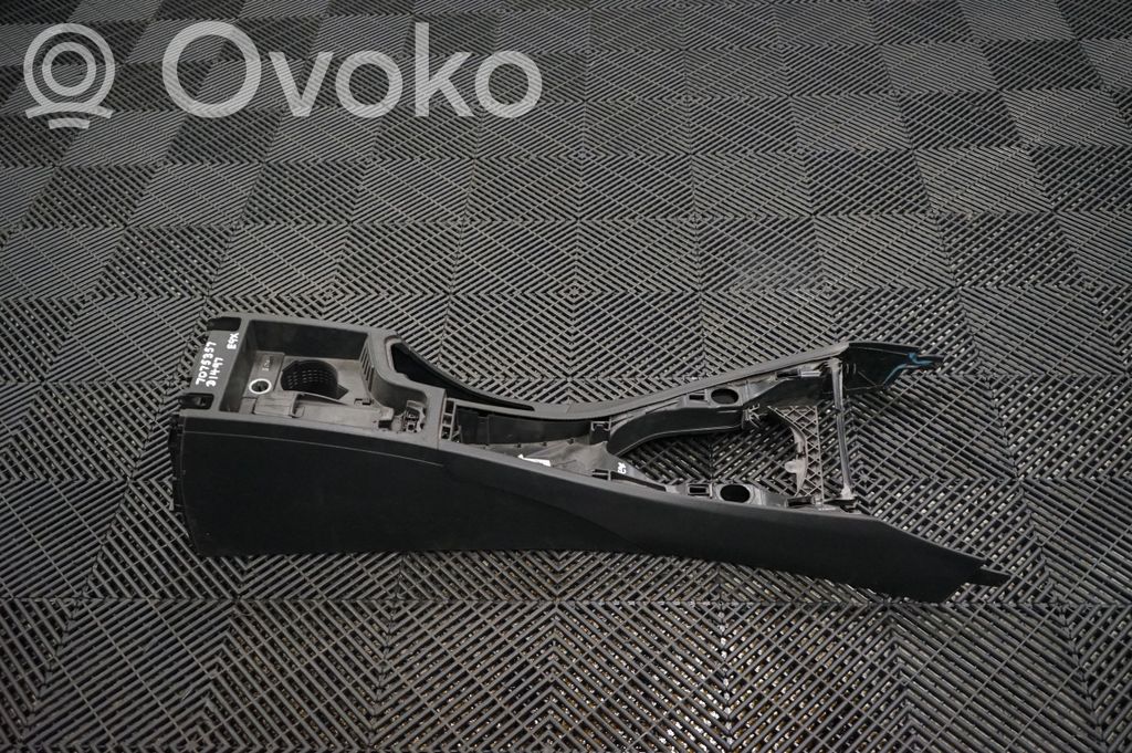 Armrest (4)