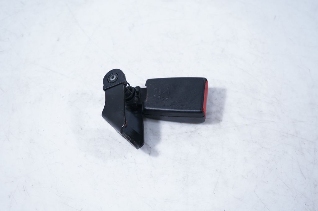 Rear seatbelt buckle (5)