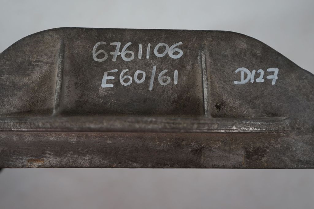 Gearbox mounting bracket (7)