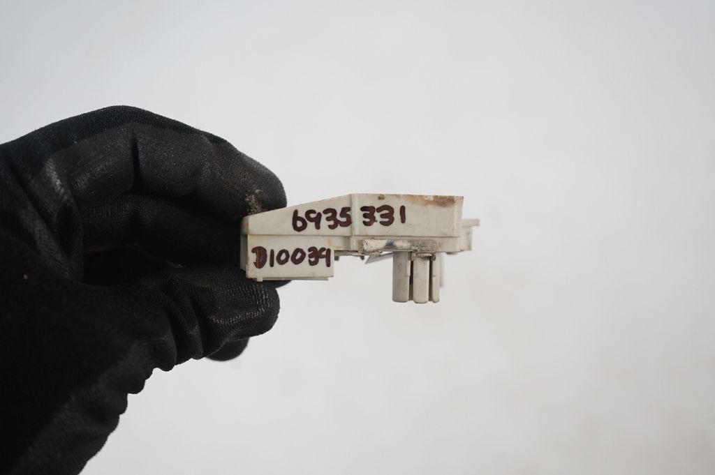 Tailgate rear/tail lights (8)