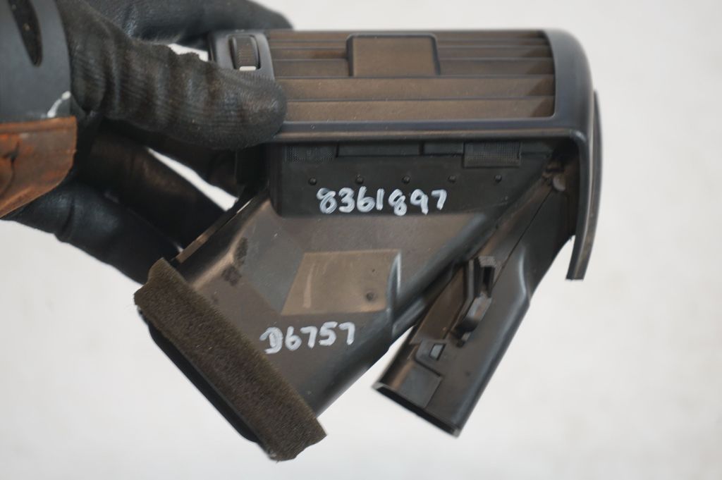 Dashboard side air vent grill/cover trim (8)