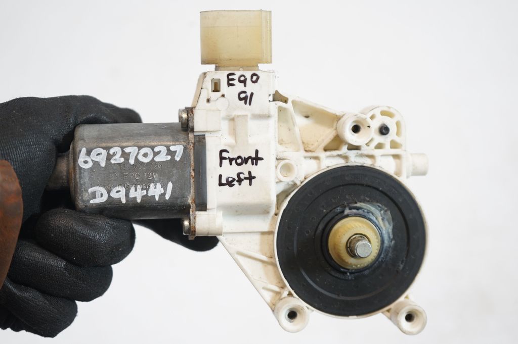 Front door window regulator with motor (8)