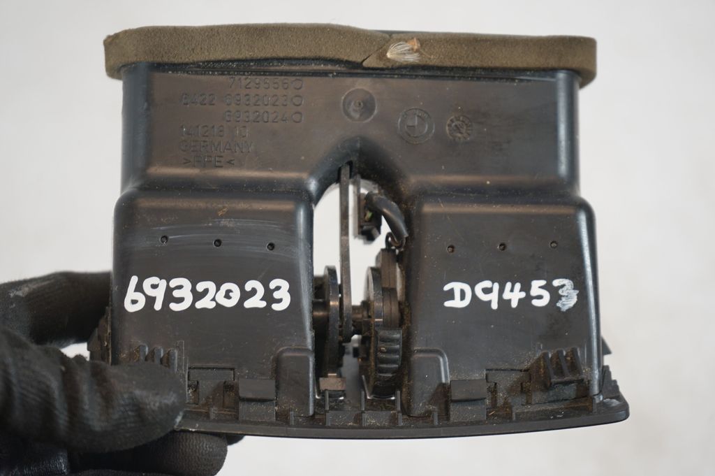 Rear air vent grill (8)