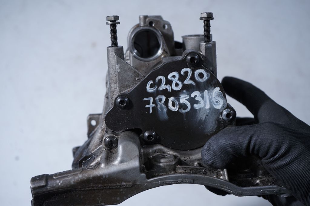 Oil pump (7)