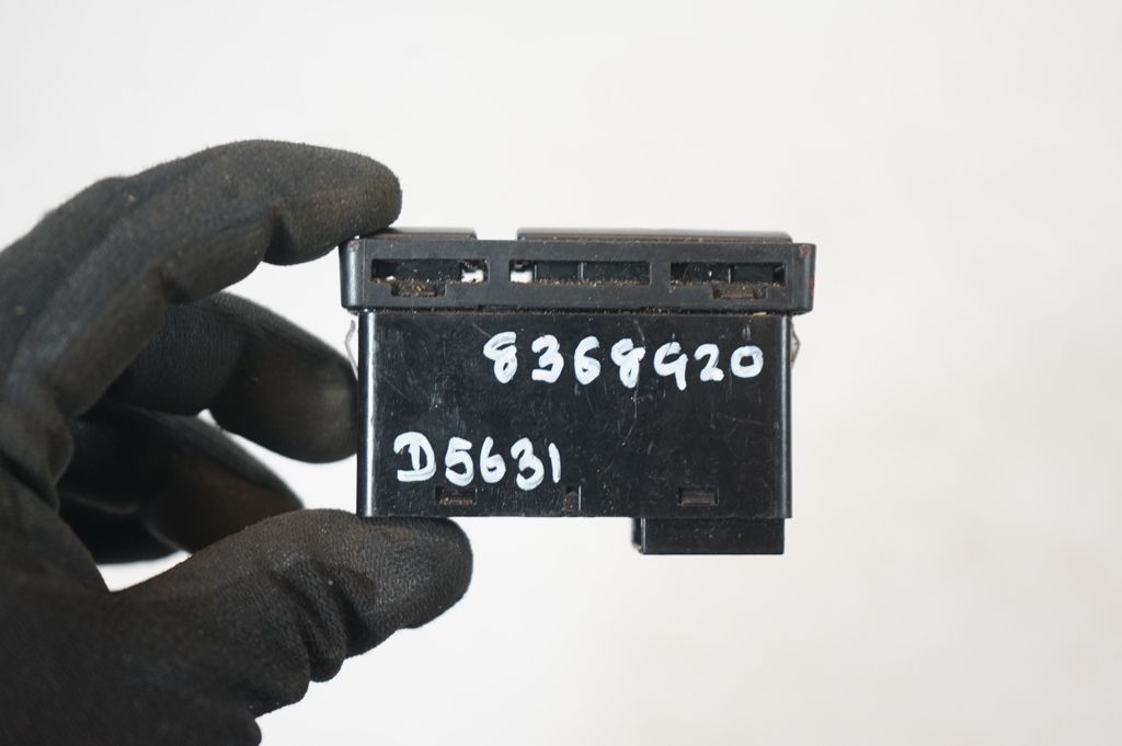 Hazard light switch (8)