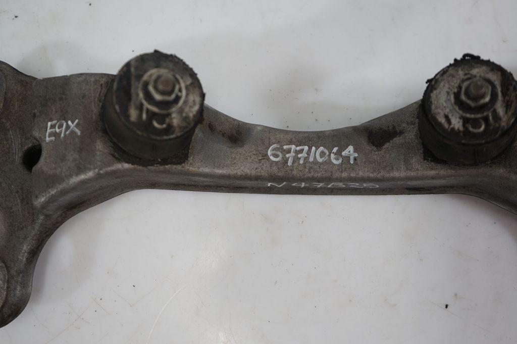 Gearbox mounting bracket (7)