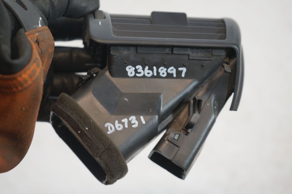 Dashboard side air vent grill/cover trim (8)