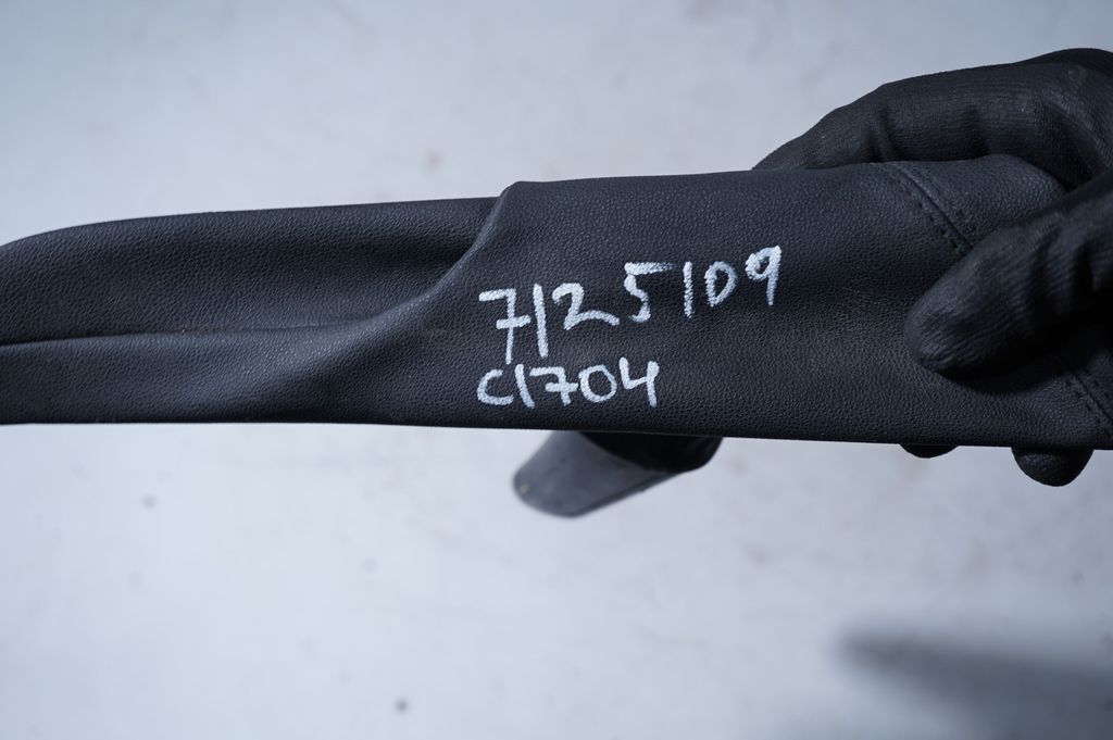 Handbrake trim (7)